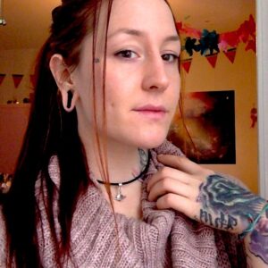 Jeune et innocente cherche bad boy pour aventures coquines profil--2396