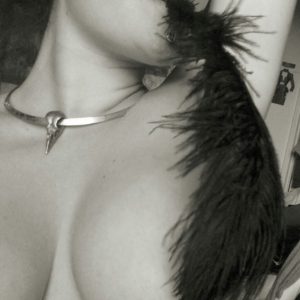 J’ai enfilé ma robe moulante et là je me dis que c’est le moment Imane - rencontre-Teen-Angers