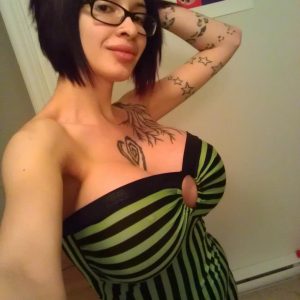 Je veux pas être pute mais je bande comme une jument Amina - rencontre-Beurette-Corbeil-Essonnes