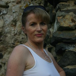 Coincée par la pluie, envie de chaleur Mélanie - rencontre-Cougar-Salon-de-Provence